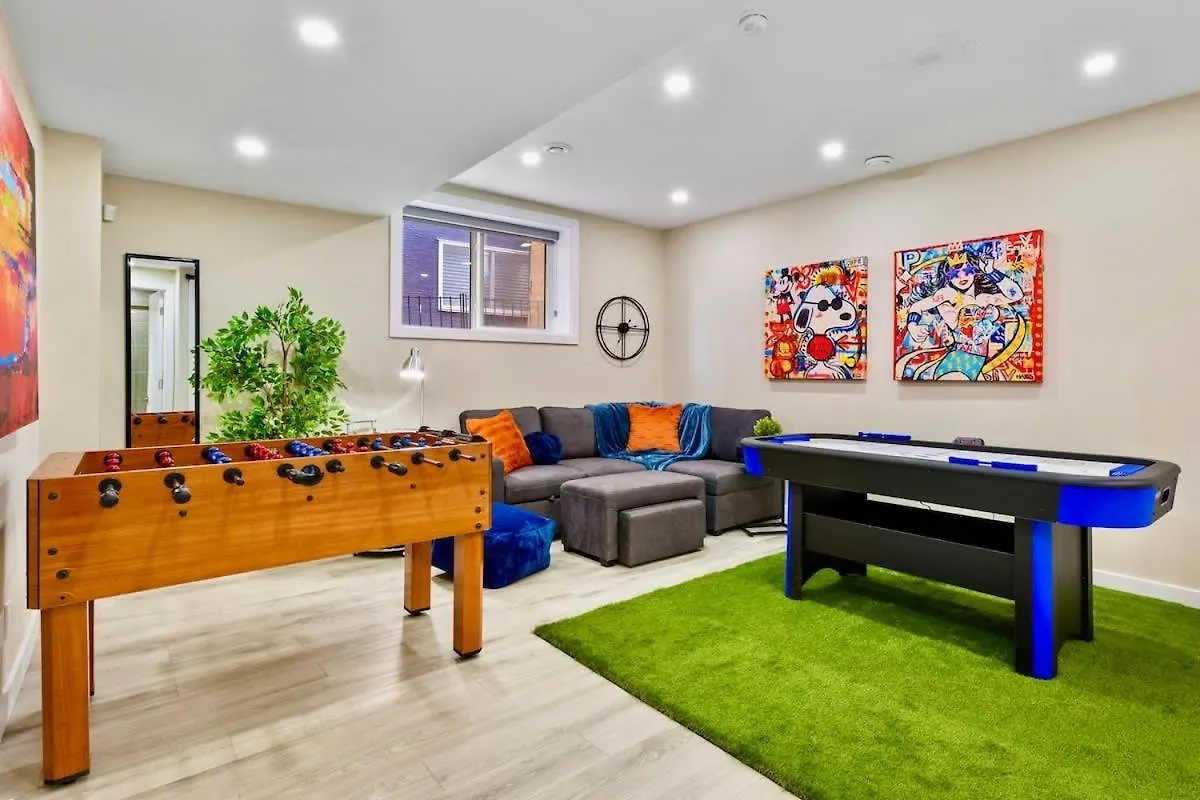 Дом отдыха Golden Retreat - Games Movie Room - 8Bd - 5Bath Калгари