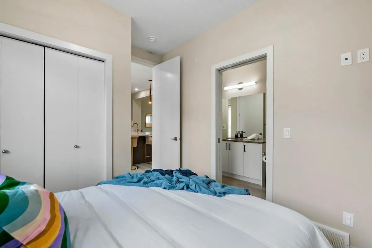 Casa de Férias Golden Retreat - Games Movie Room - 8Bd - 5Bath YYC