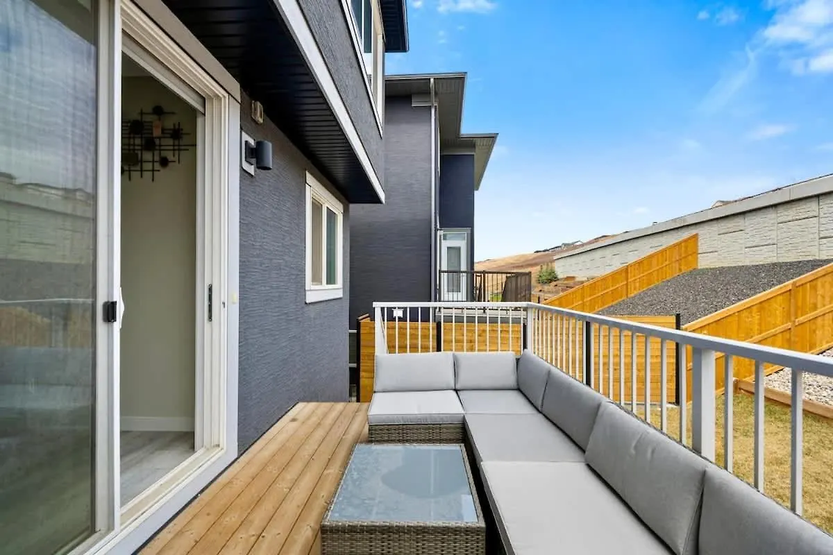Golden Retreat - Games Movie Room - 8Bd - 5Bath YYC Casa de Férias
