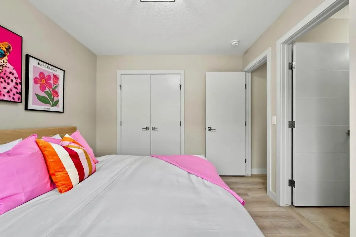 Casa de Férias Golden Retreat - Games Movie Room - 8Bd - 5Bath YYC Canadá
