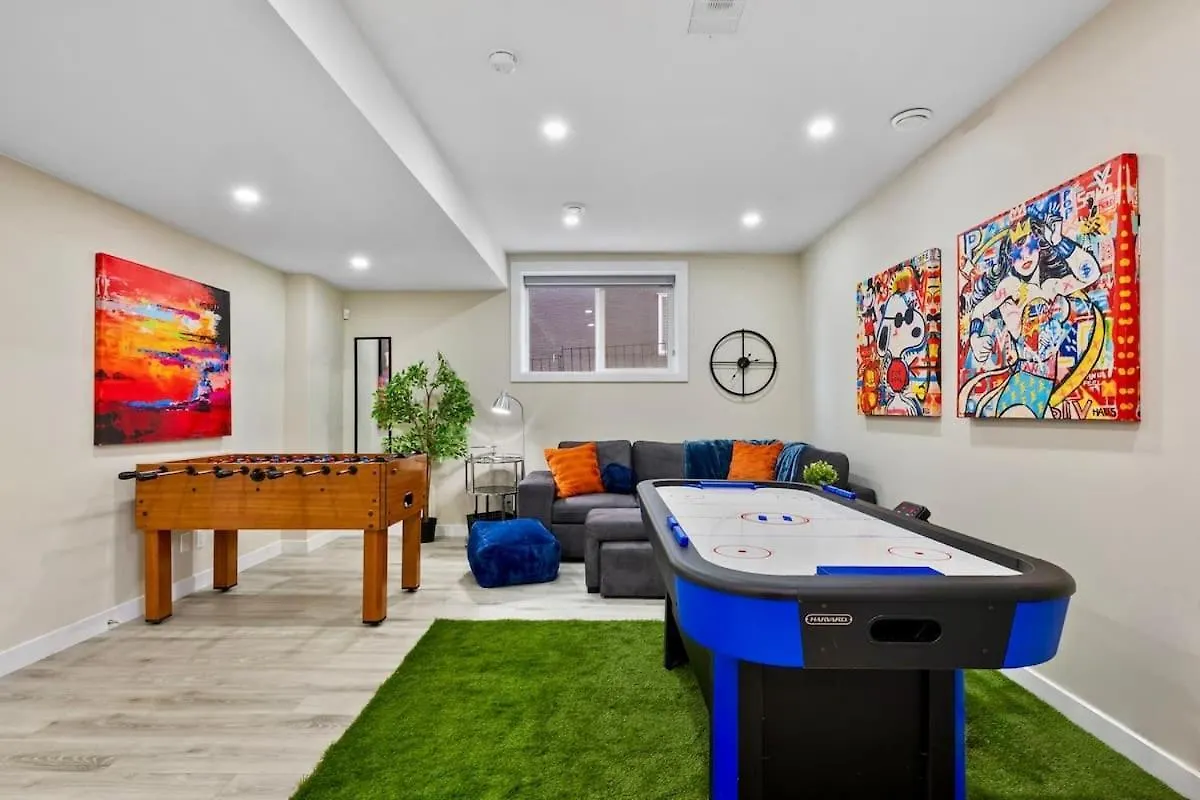 Golden Retreat - Games Movie Room - 8Bd - 5Bath Calgary Canada