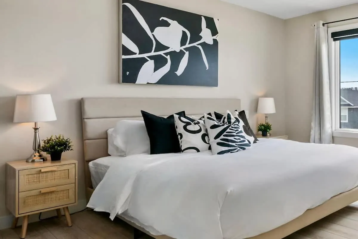 Golden Retreat - Games Movie Room - 8Bd - 5Bath Calgary Holiday home